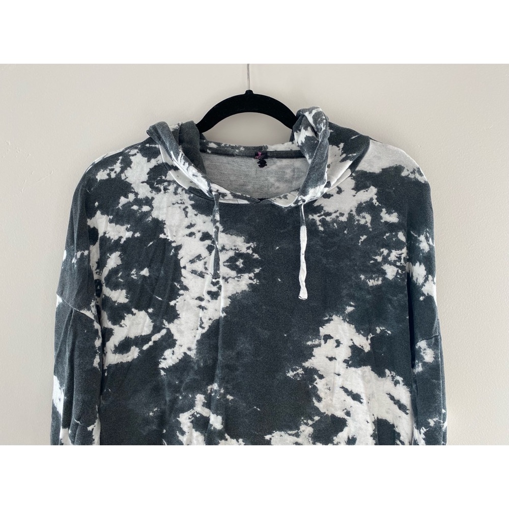 Betsy Johnson Tie-dye Top - Picture 2 of 11